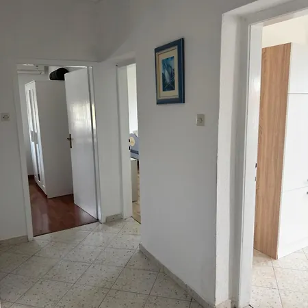 Apartma Vista דירה *